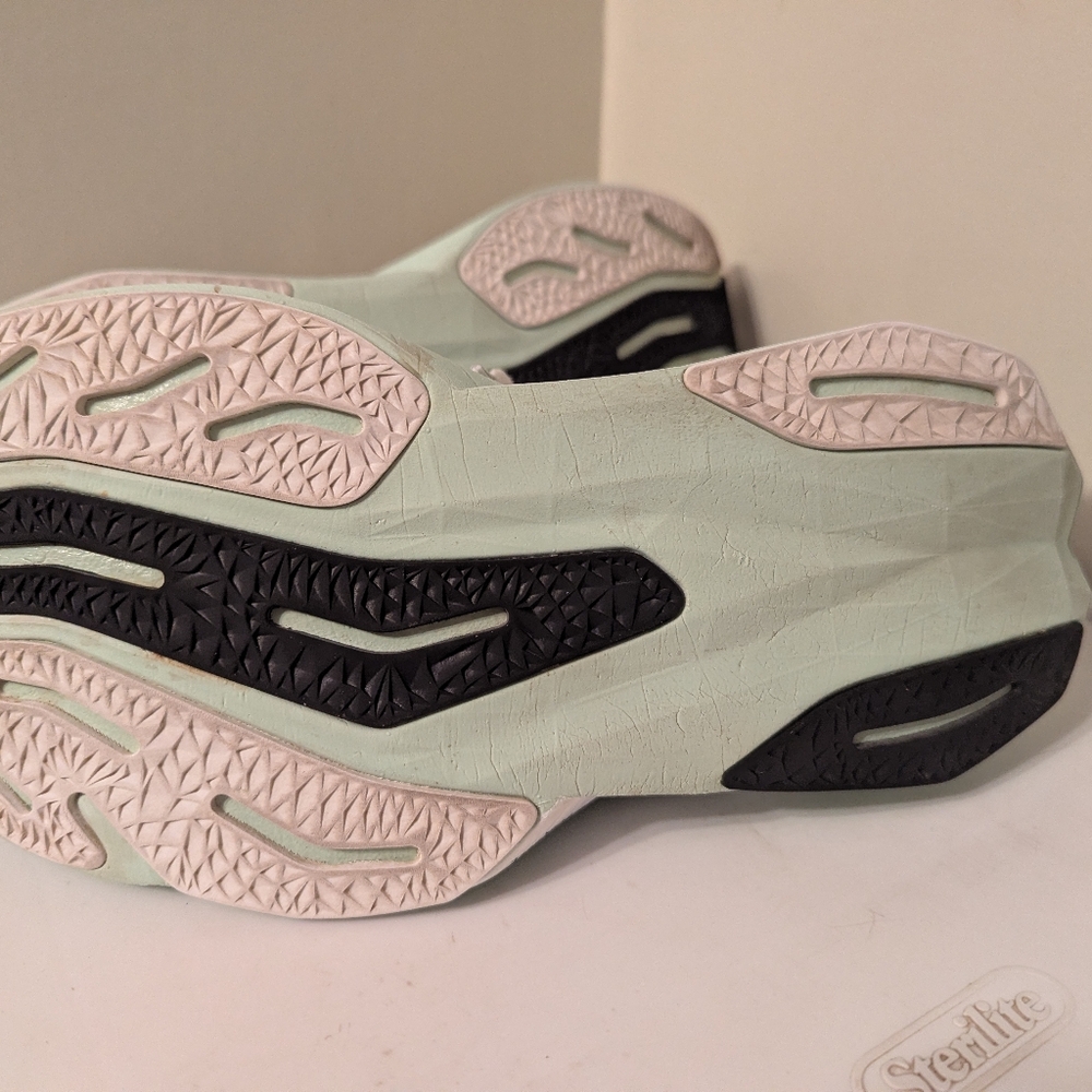New Balance Fuel Cell Rebel V4 Men 10 With Box - Picture 6 of 11